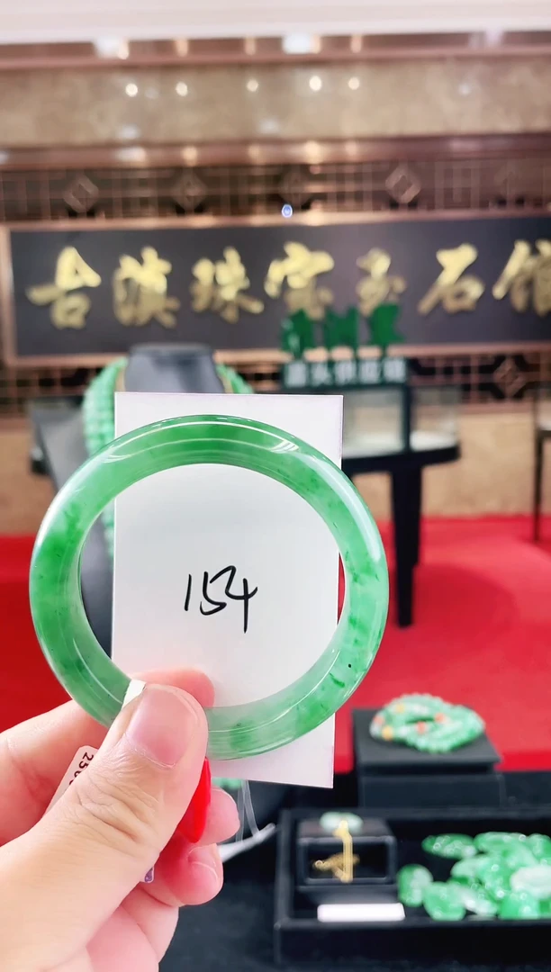 未镶嵌手镯石英质玉（非洲翠）微瑕一经发货运费不退介意勿拍