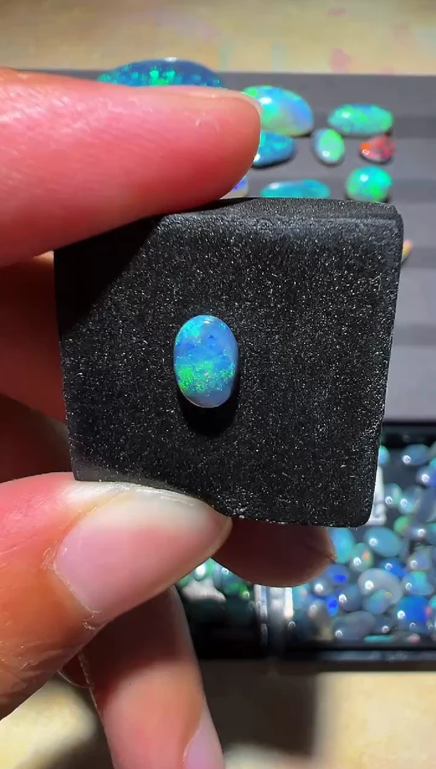 未镶嵌欧泊宝石<小新精选>澳洲黑澳宝  4.7*7  mm