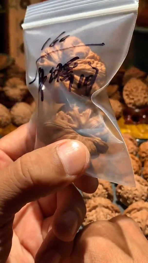 把件桃核转***间丰泰文玩  元宝 42+  尺寸左右打底不退不换