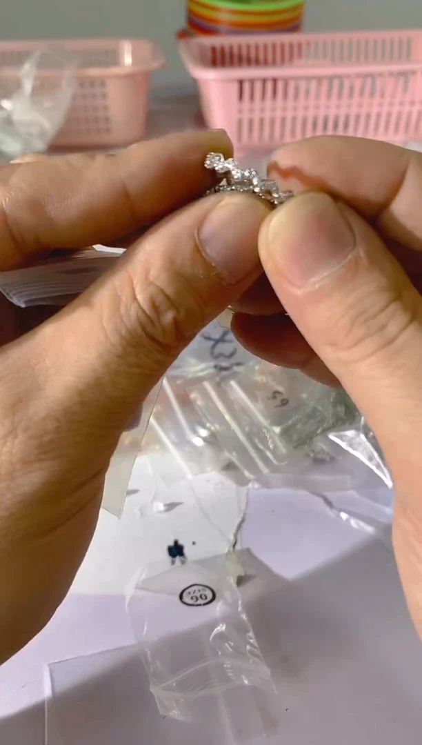 【闪购商品】水晶颈饰银S925镶嵌X61红宝，蓝宝，多样性发一件赠链