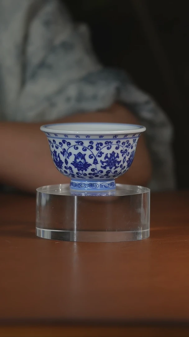 青花缠枝莲压手杯