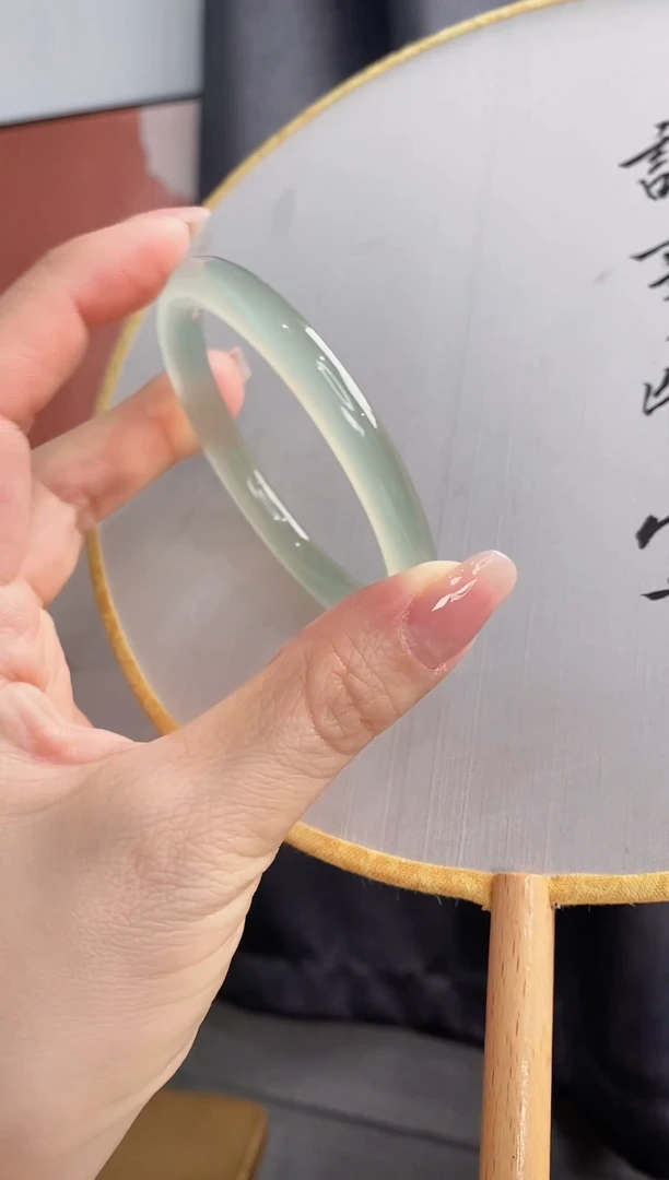 手镯玛瑙/玉髓未镶嵌55-56圈 卡8