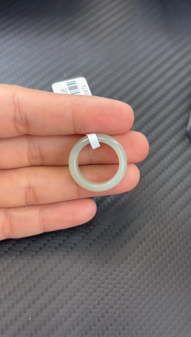 未镶嵌戒圈和田玉且末微色差近矿16+