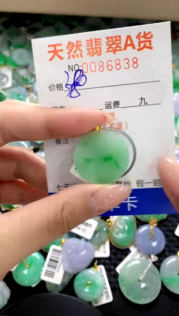 翡翠18K金镶嵌颈饰1111111111111111