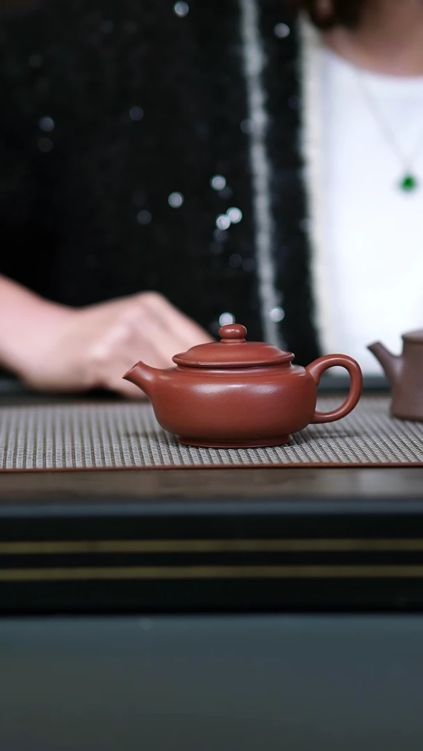 茶壶紫砂微瑕半手龙血砂玉瓦170cc