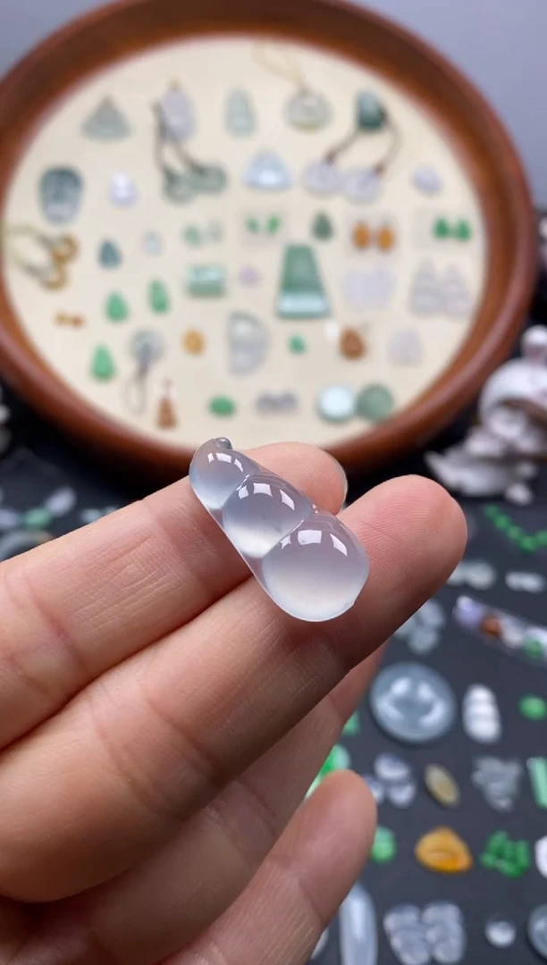 颈饰未镶嵌翡翠高冰豆子/芬