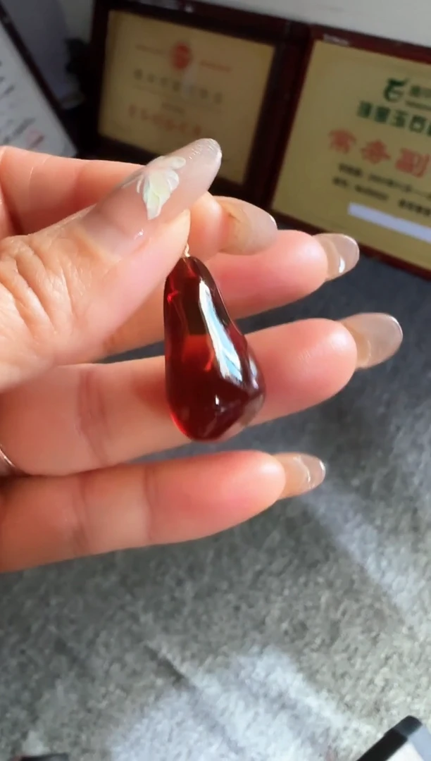 琥珀吊坠(赠链)未镶嵌苦***来#47缅甸琥珀血珀吊坠