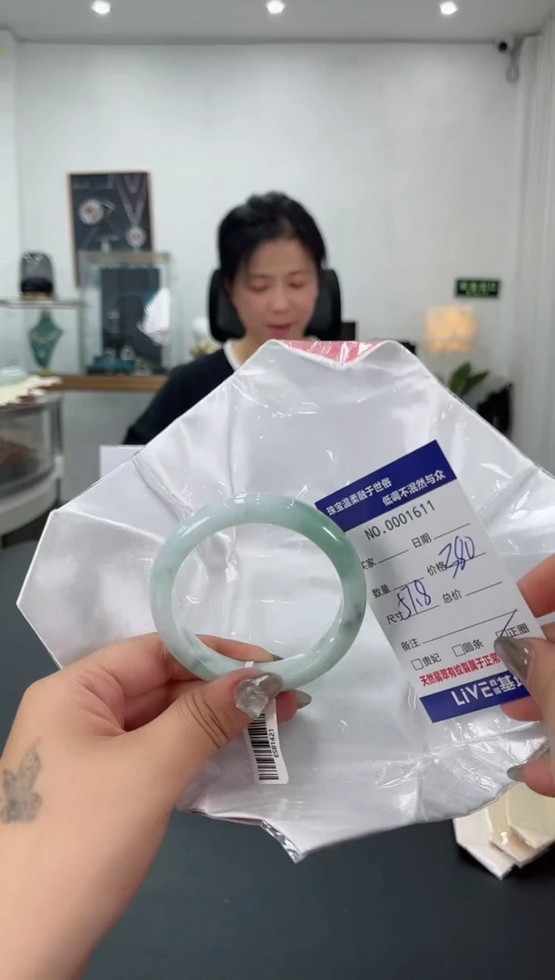 【闪购商品】翡翠手镯未镶嵌天然翡翠A货