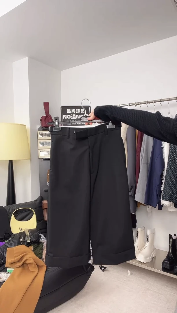 编号085 ethor25款黑色中裤S码  福福已开价