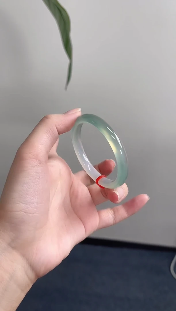 玛瑙/玉髓手镯未镶嵌52-53圈