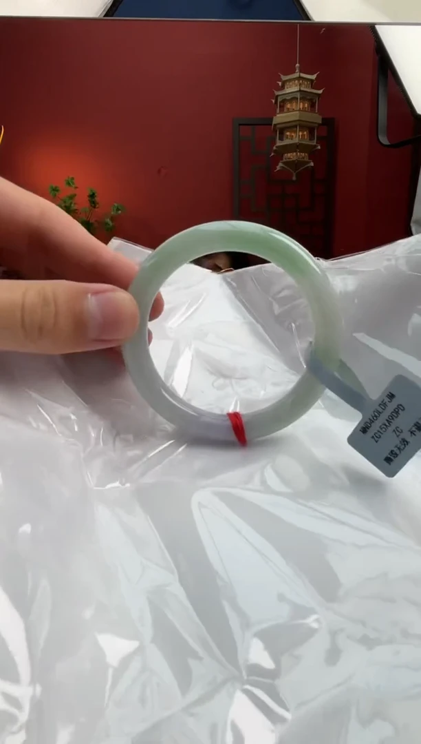 未镶嵌手镯（圆镯）翡翠翡翠手镯1