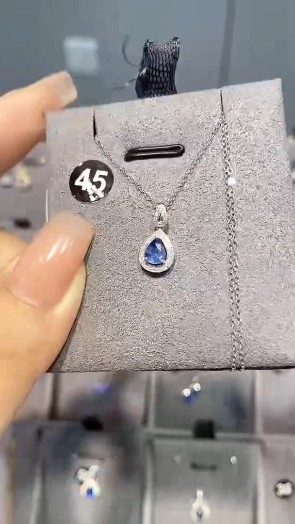 蓝宝石项链18K金镶嵌项链