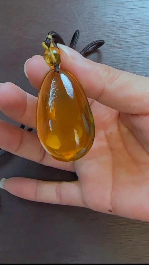 琥珀颈饰未镶嵌蓝珀水滴吊坠