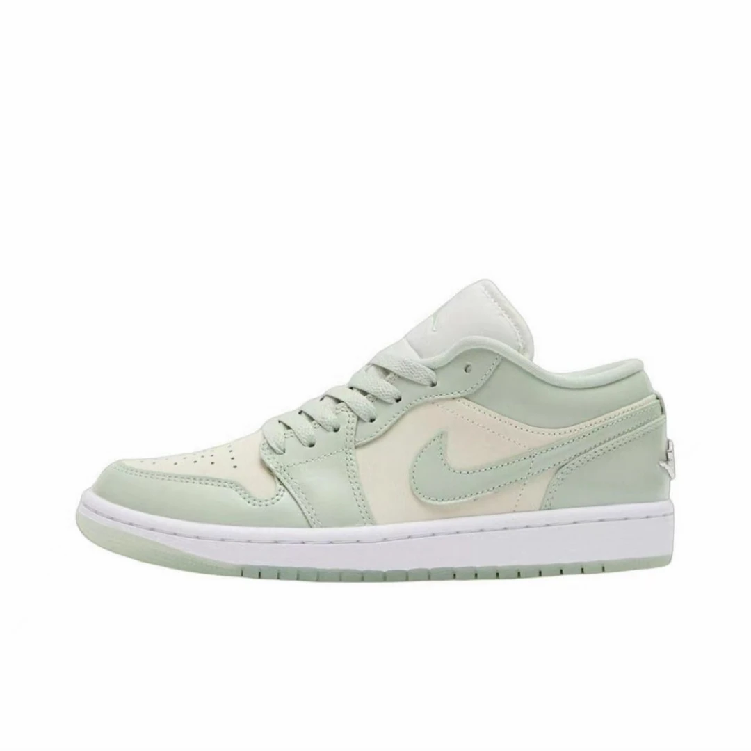 耐克/NIKE【NK】AJ1女款低帮防滑耐磨复古篮球鞋 HF4078100