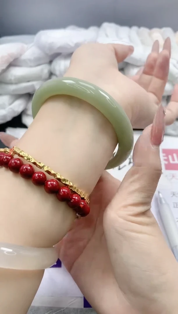 【闪购商品】石英质玉手镯未镶嵌112/59.5