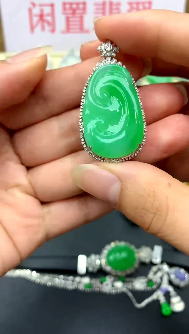 颈饰18K金镶嵌翡翠370 -中国好珍宝