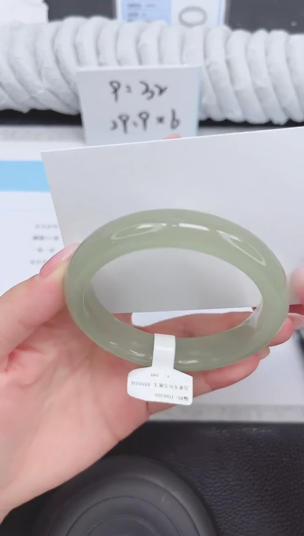 未镶嵌手镯石英质玉62-60.8