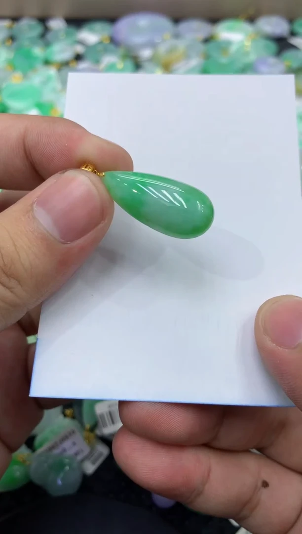 颈饰18K金镶嵌翡翠天然缅甸翡翠A货