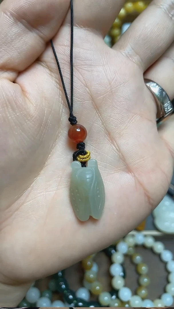 和田玉未镶嵌把件小蝉