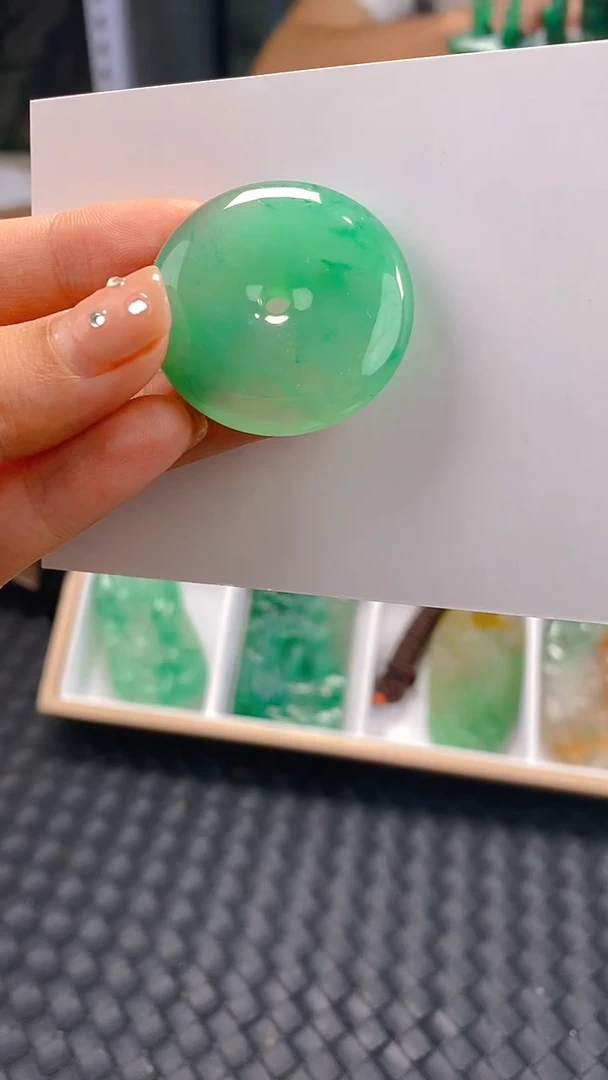 石英质玉未镶嵌颈饰7841