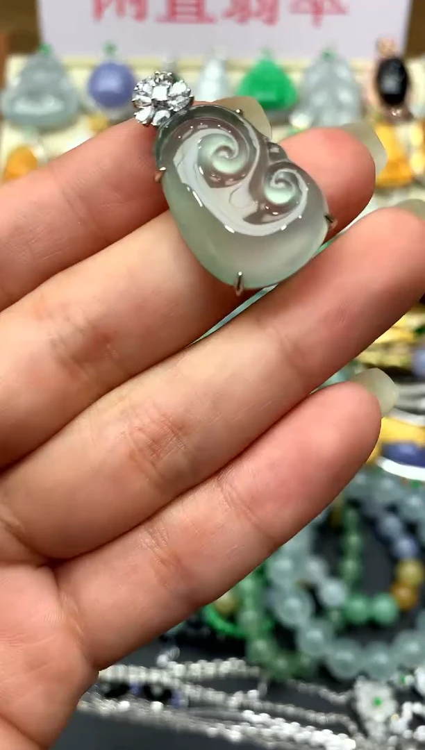 翡翠18K金镶嵌颈饰111-中国好珍宝