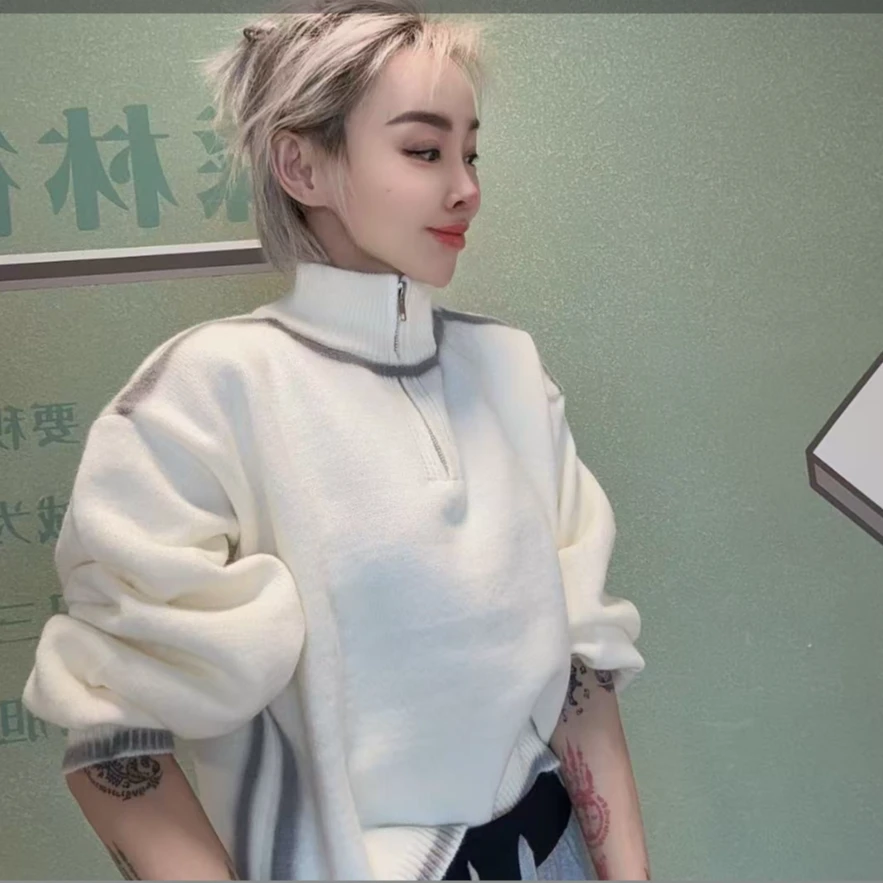 百搭款米白色灰边立领毛衣