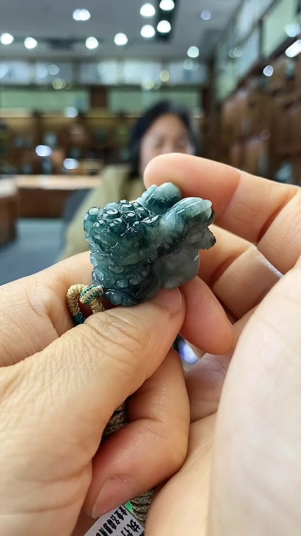 【闪购商品】翡翠颈饰未镶嵌狮子