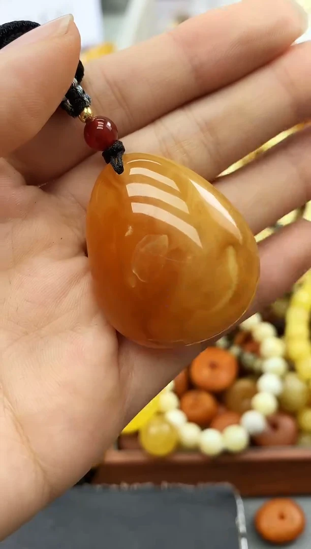 未镶嵌琥珀珠宝奇石86
