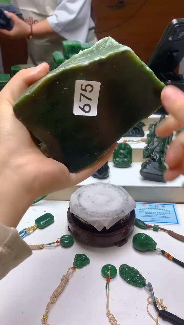 未镶嵌和田玉（碧玉）珠宝半成品0