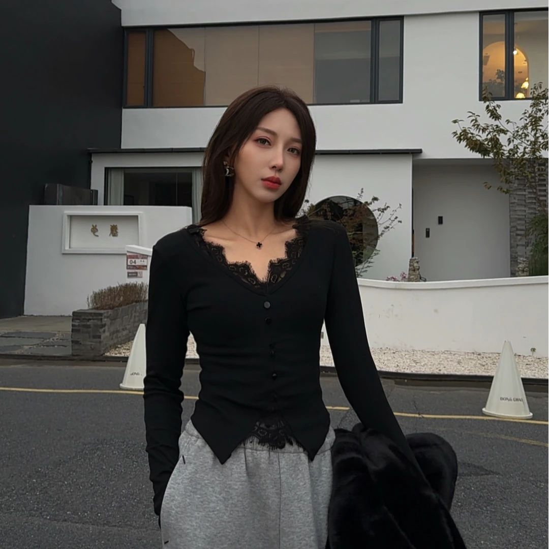 V领蕾丝长袖黑色高腰女士打底T恤网红时尚短款辣妹