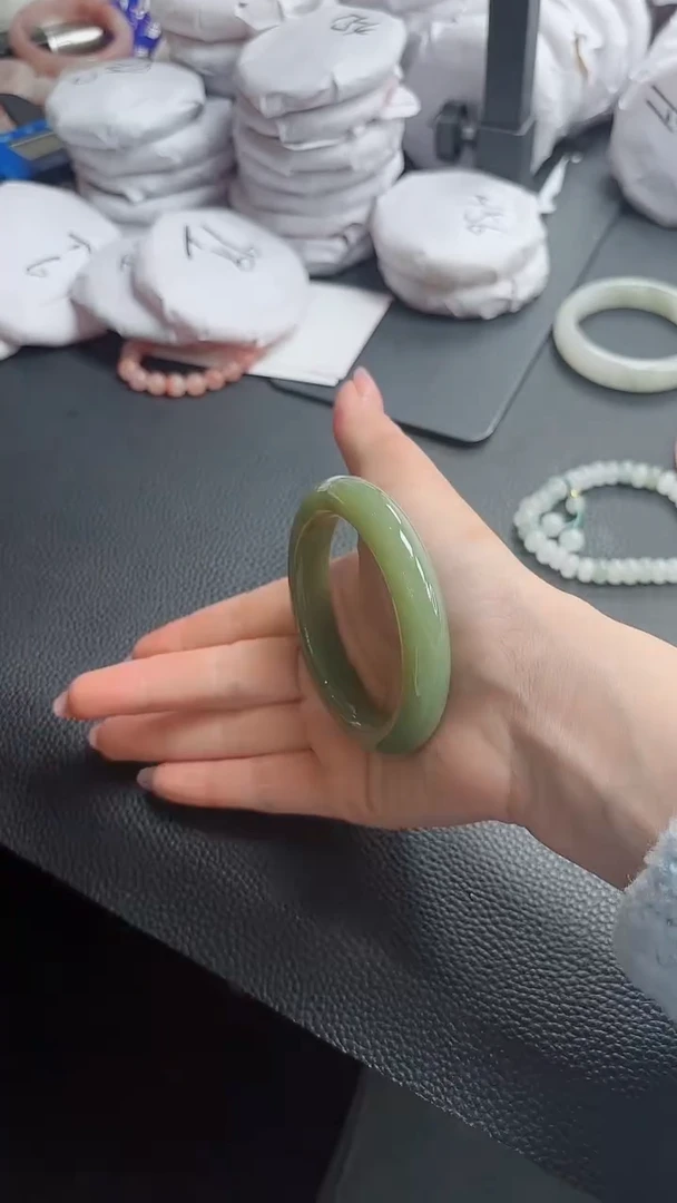 【闪购商品】和田玉手镯未镶嵌421