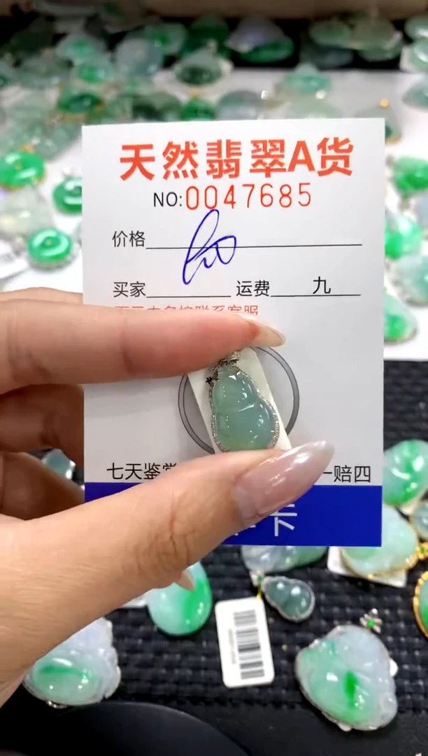 颈饰18K金镶嵌翡翠1111111111111111