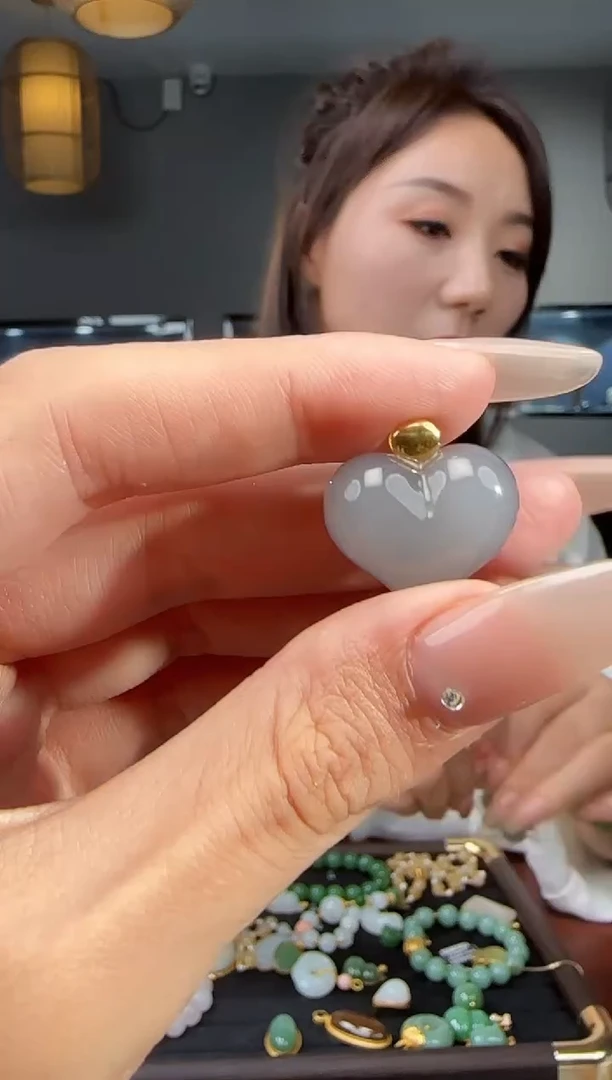 和田玉18K金镶嵌吊坠(不含链)1