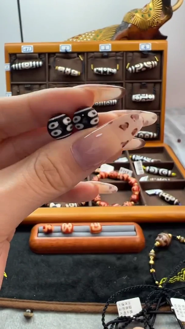 玛瑙/玉髓（覆膜）颈饰未镶嵌79微瑕随机发货