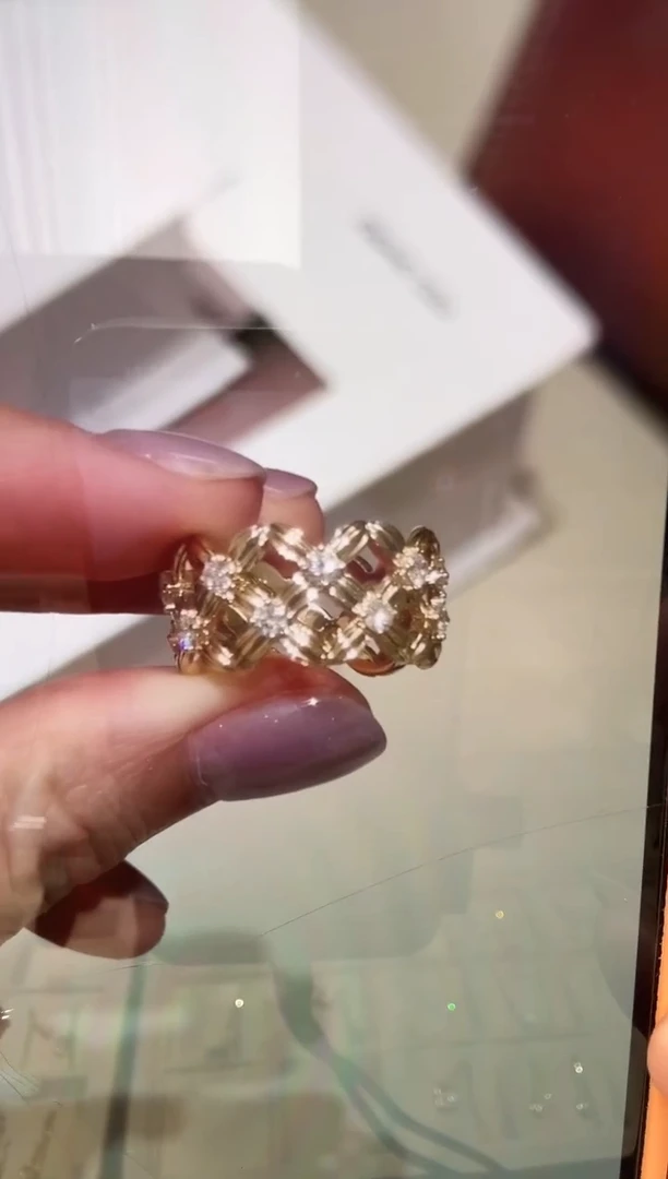 18K金镶嵌实验室培育钻石戒指黄·圆形繁花似锦14