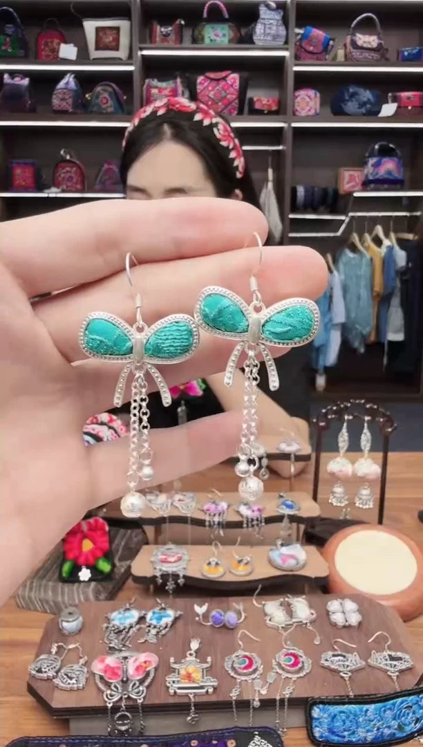 织绣131蒙阿苏苗绣传承旗舰店