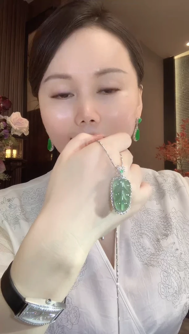 吊坠(不含链)18K金镶嵌翡翠A37