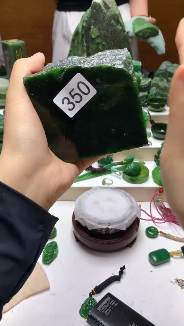 未镶嵌和田玉（碧玉）珠宝半成品350