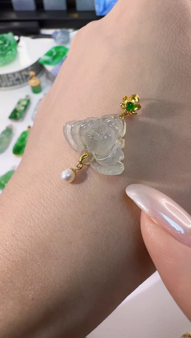 颈饰18K金镶嵌翡翠缅甸A货翡翠