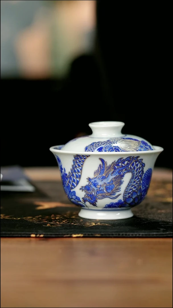 18-20手工手绘青花描银穿云龙纹盖碗