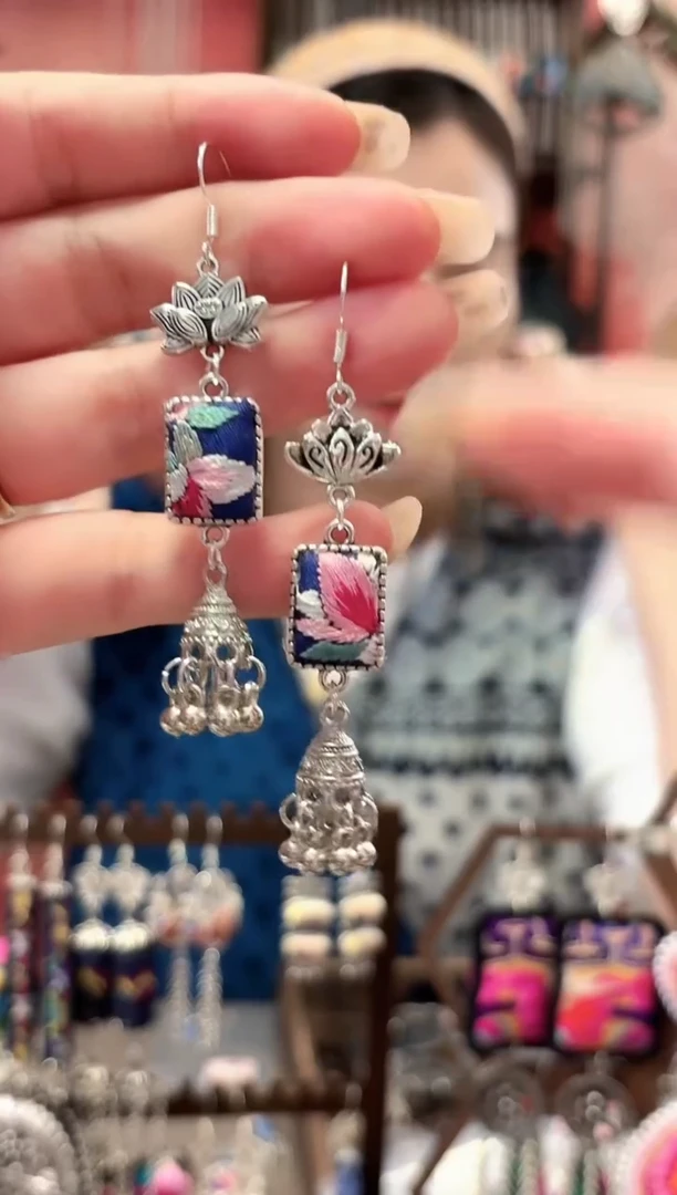 织绣云织谣民族风精美饰品   85