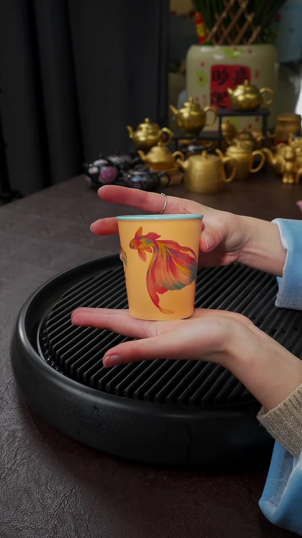 【闪购商品】杯【宜景窑鹅黄】手绘蝶舞鱼桂花可乐杯