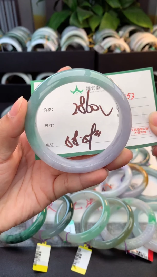 未镶嵌定制翡翠毛货需精细抛光+多人