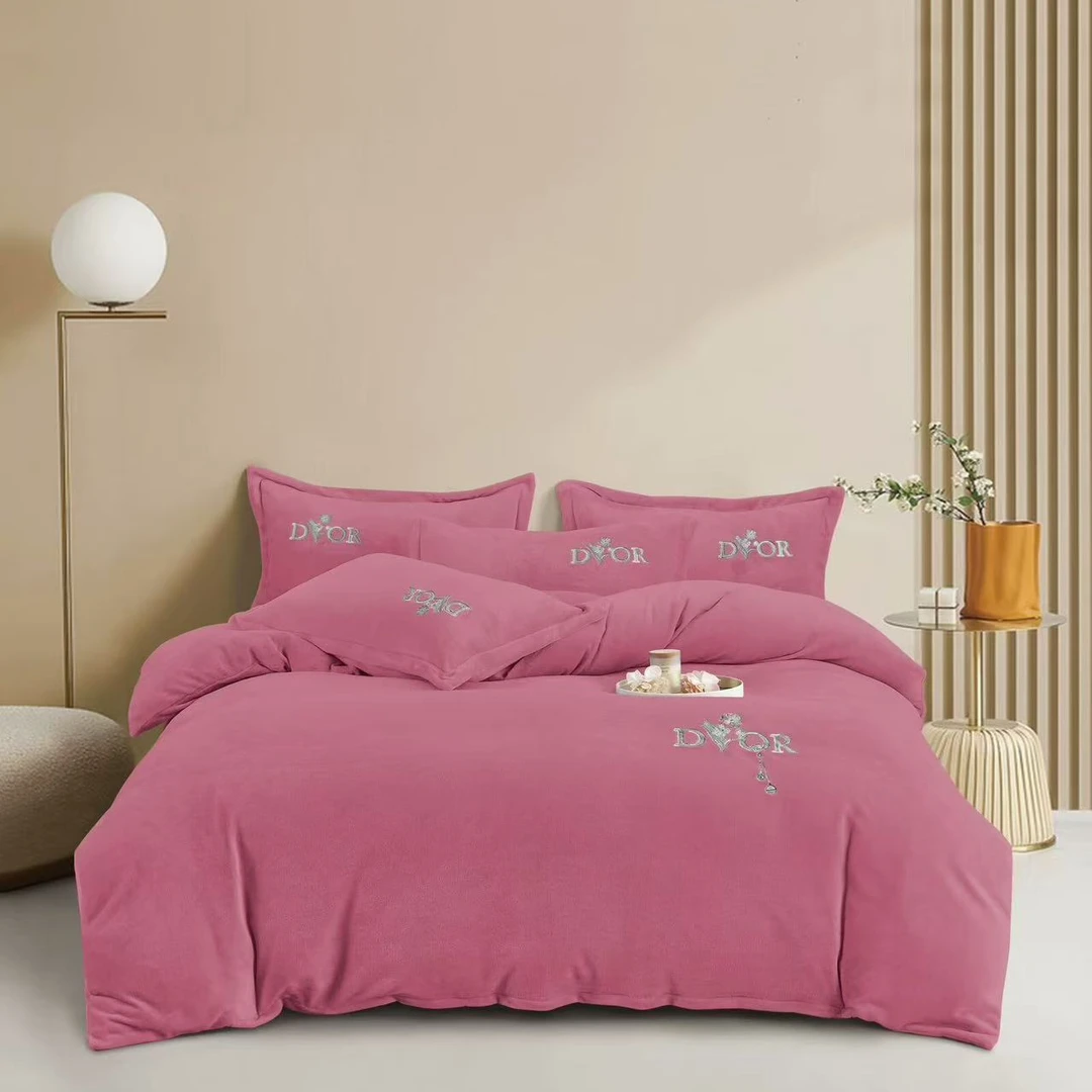 AIY高克重时尚加厚舒适牛奶绒刺绣zb四件套华尔兹