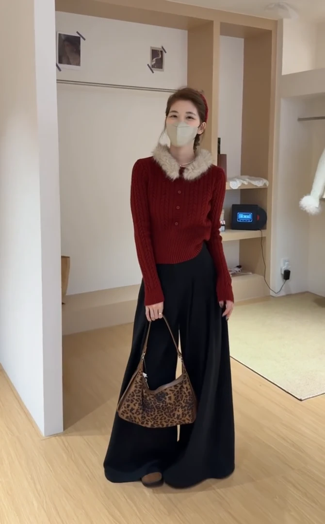 2025秋冬新款韩系收腰毛领红色针织外套搭配高腰阔腿裤显瘦两件套