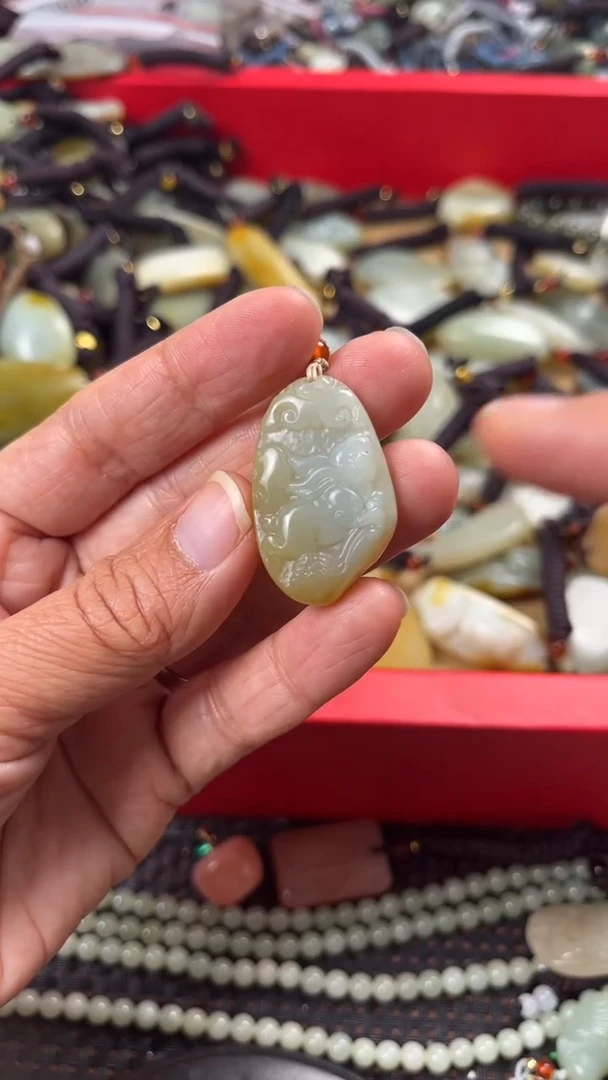 【闪购商品】和田玉颈饰未镶嵌多样性发货没有证书拍一发一有瑕