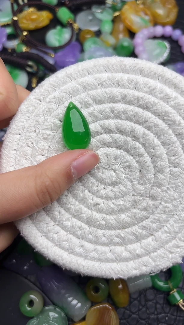 颈饰未镶嵌翡翠缅甸翡翠吊坠