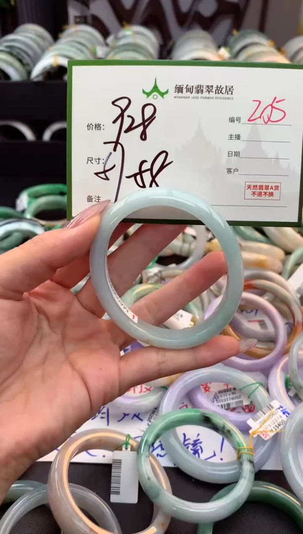 未镶嵌定制翡翠毛货需精细抛光+多人