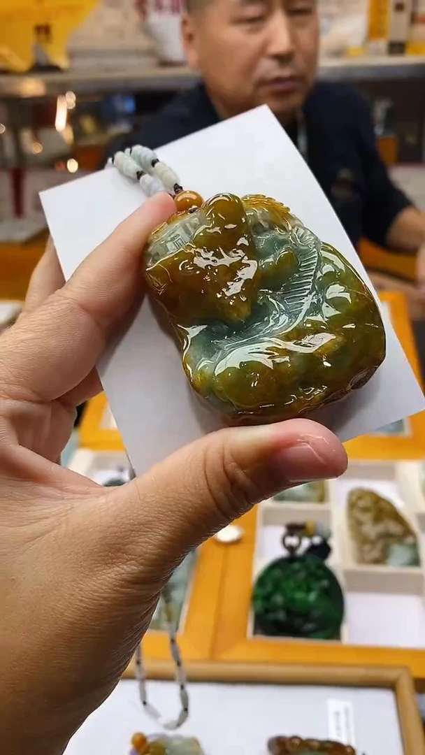 【闪购商品】翡翠颈饰未镶嵌挂件