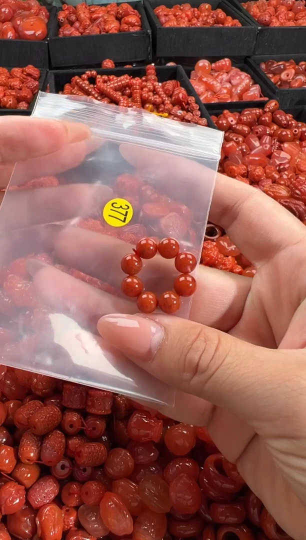 南红玛瑙未镶嵌颈饰1